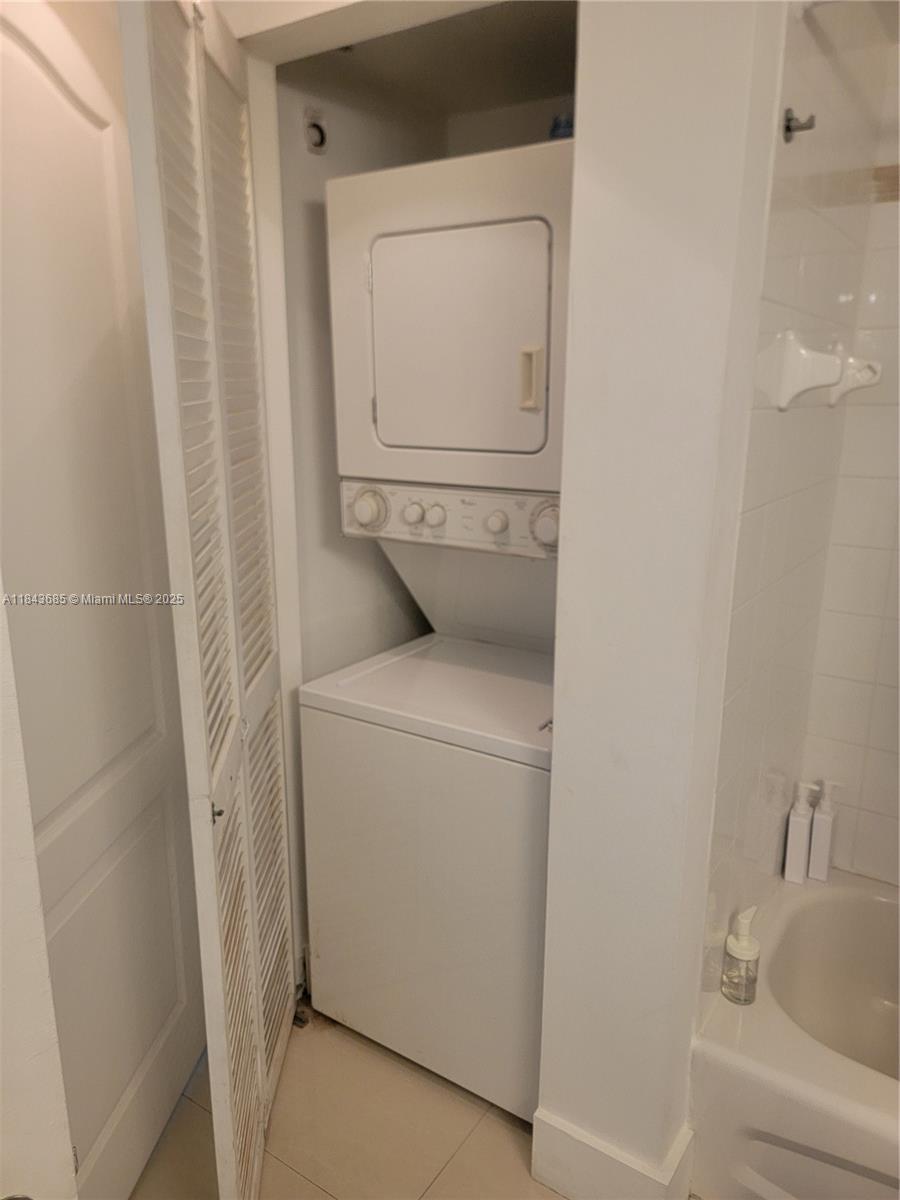 CLUB AT BRICKELL BAY - Residential Lease