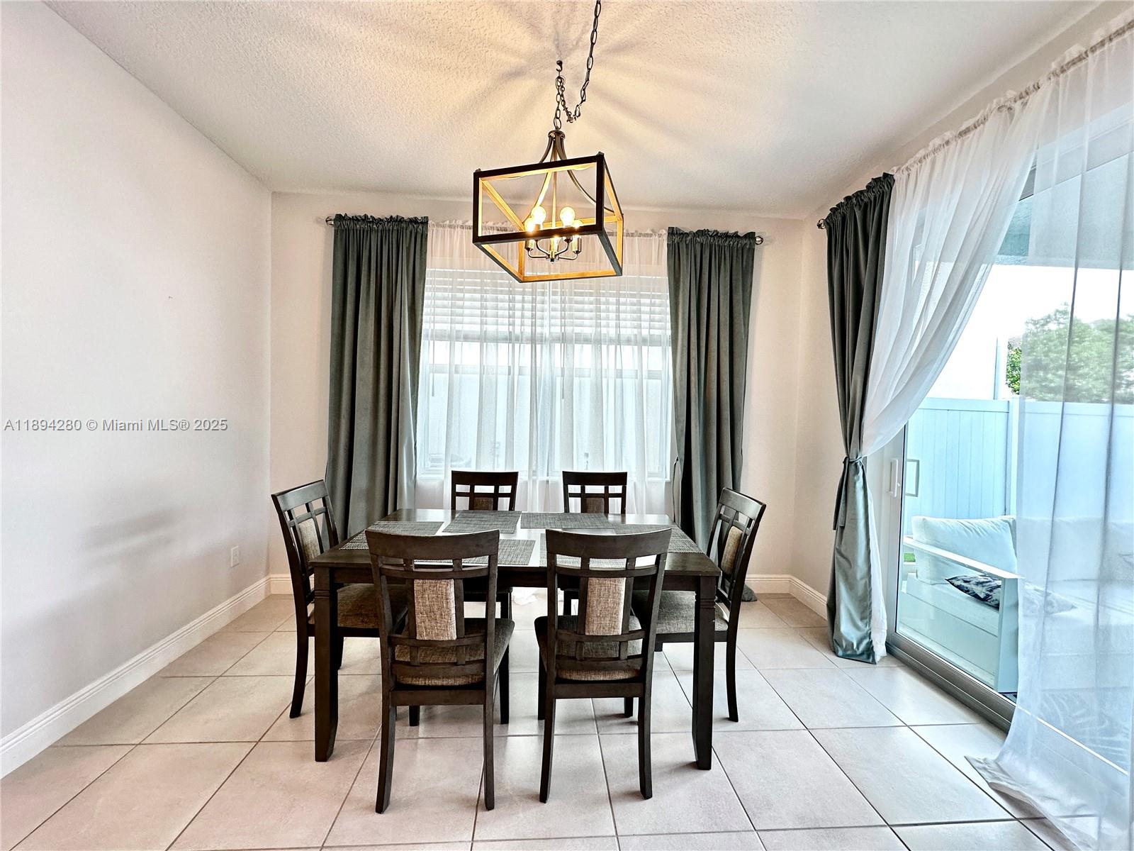 CRYSTAL LAKE 1ST SEC - Residential Lease