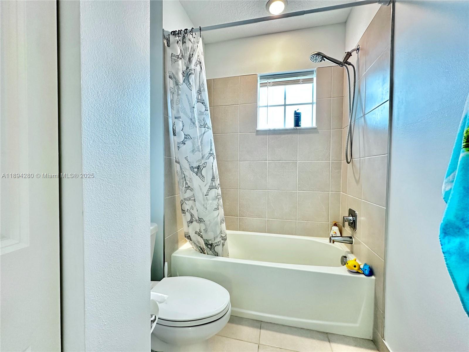 CRYSTAL LAKE 1ST SEC - Residential Lease