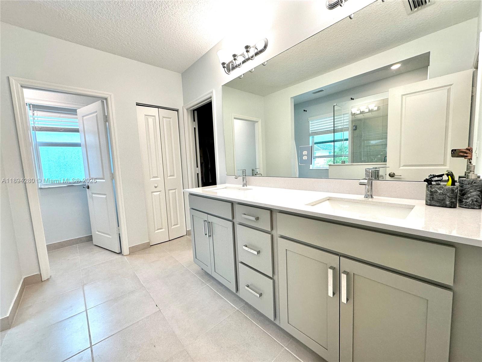 CRYSTAL LAKE 1ST SEC - Residential Lease