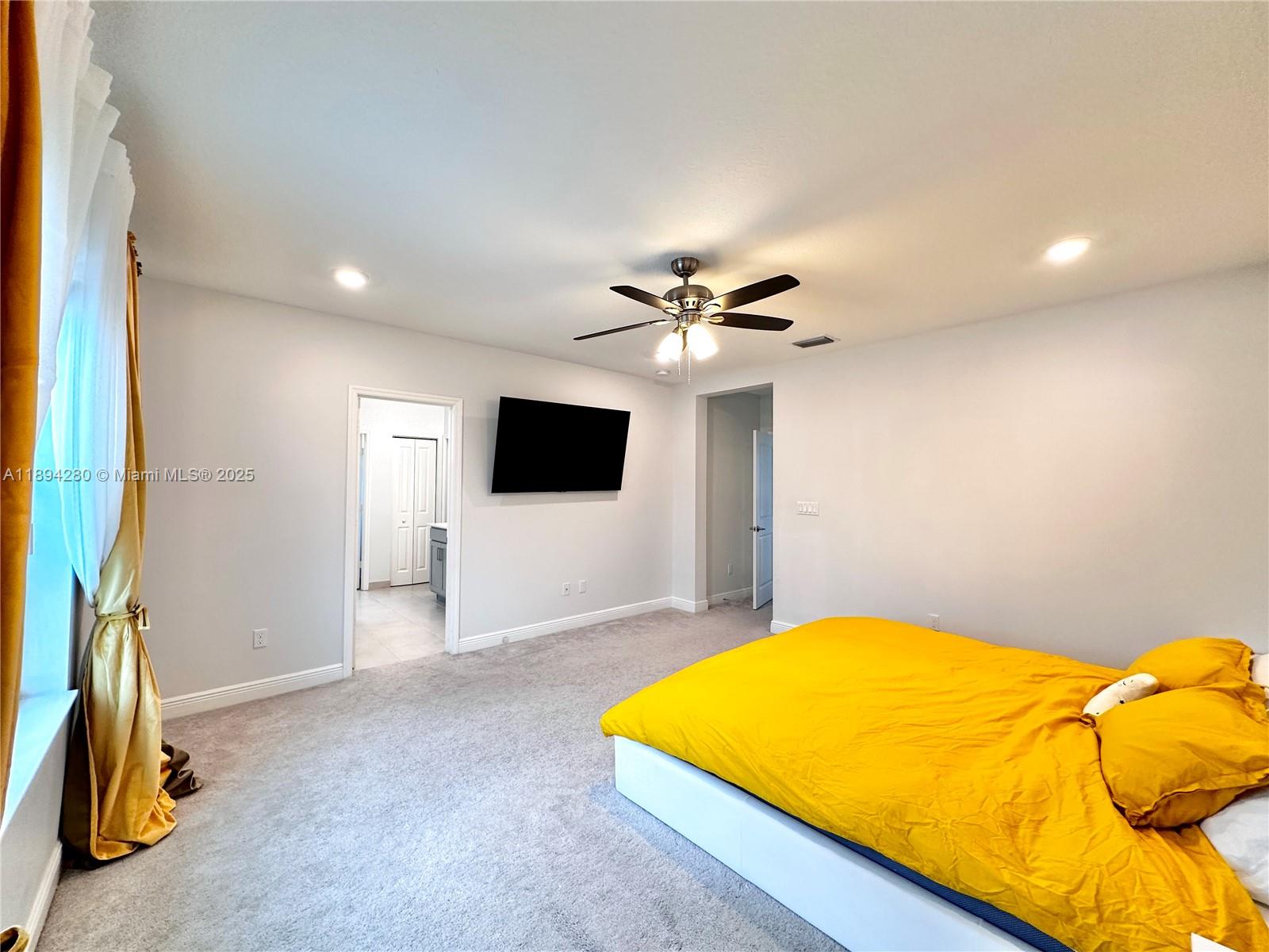 CRYSTAL LAKE 1ST SEC - Residential Lease