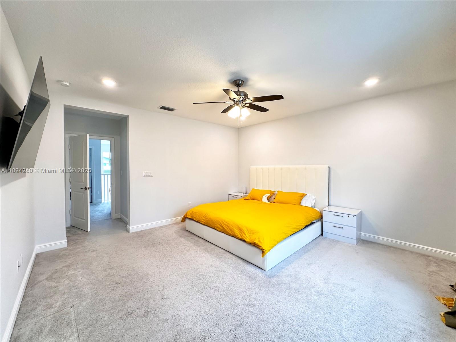 CRYSTAL LAKE 1ST SEC - Residential Lease