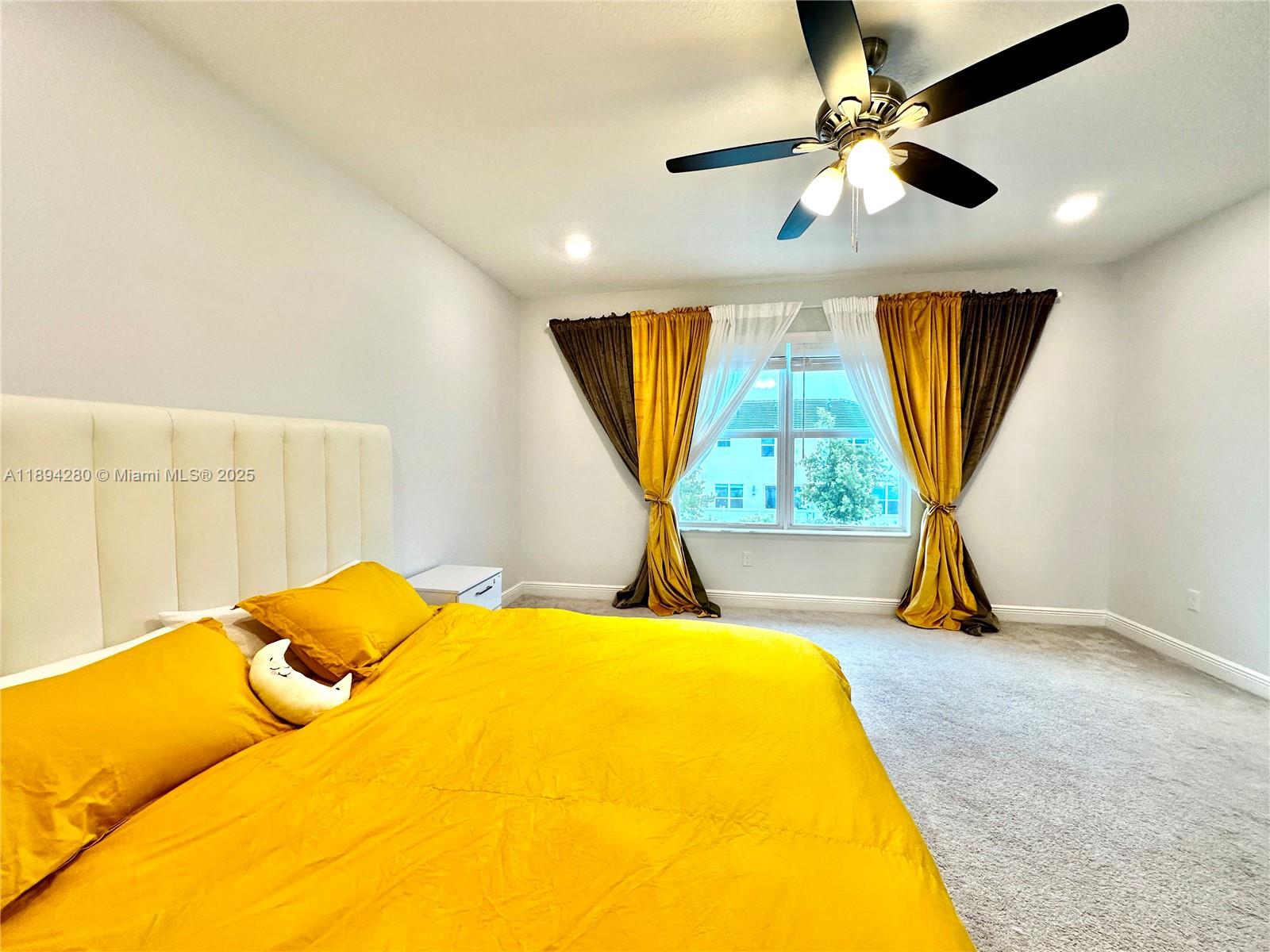 CRYSTAL LAKE 1ST SEC - Residential Lease