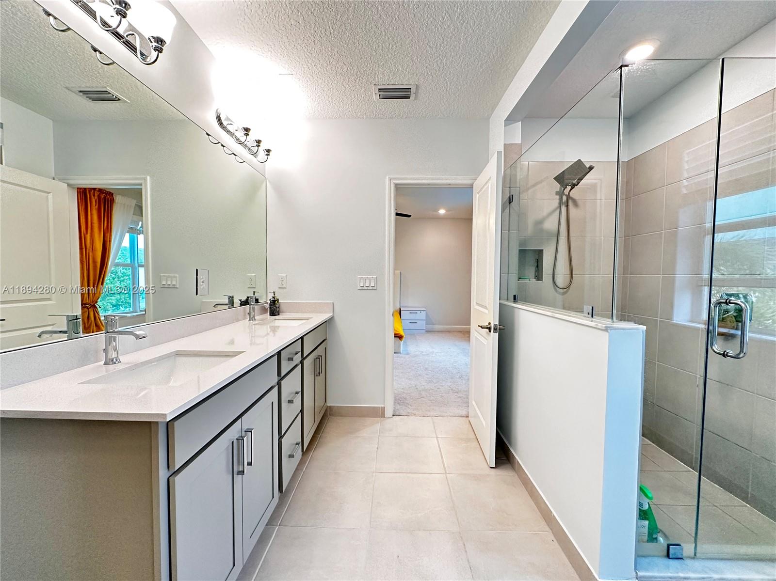 CRYSTAL LAKE 1ST SEC - Residential Lease