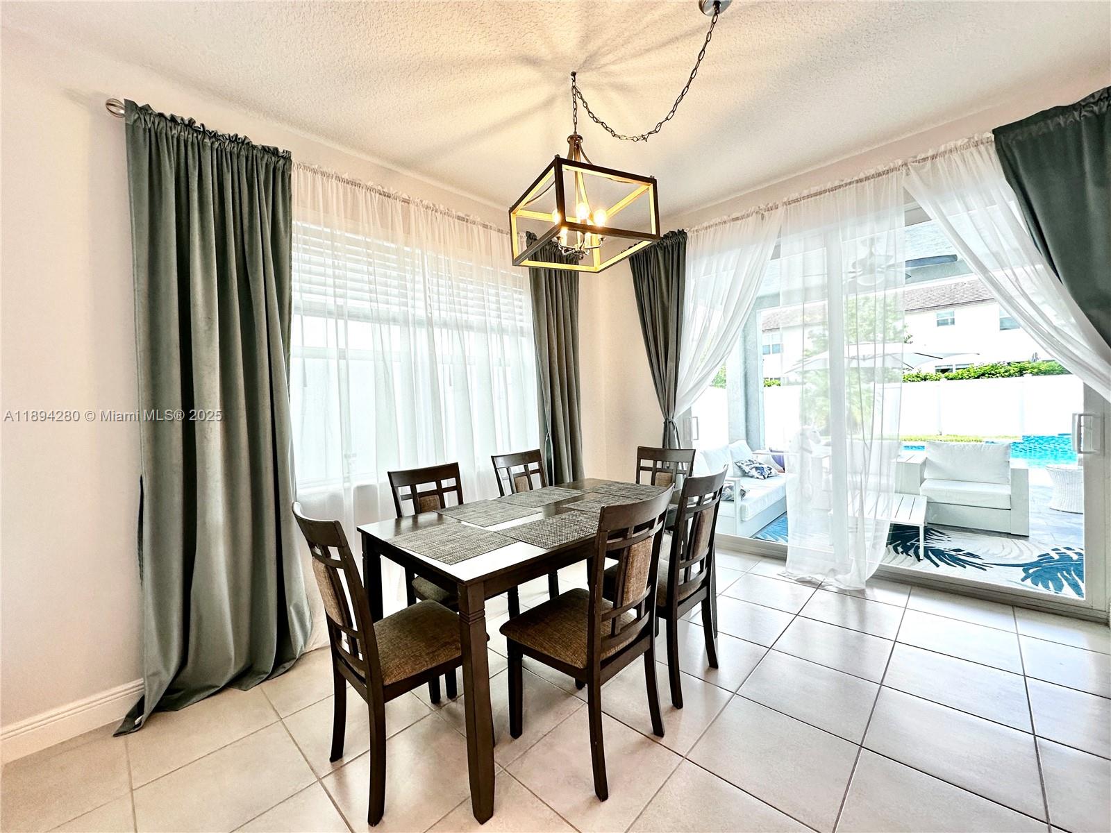 CRYSTAL LAKE 1ST SEC - Residential Lease