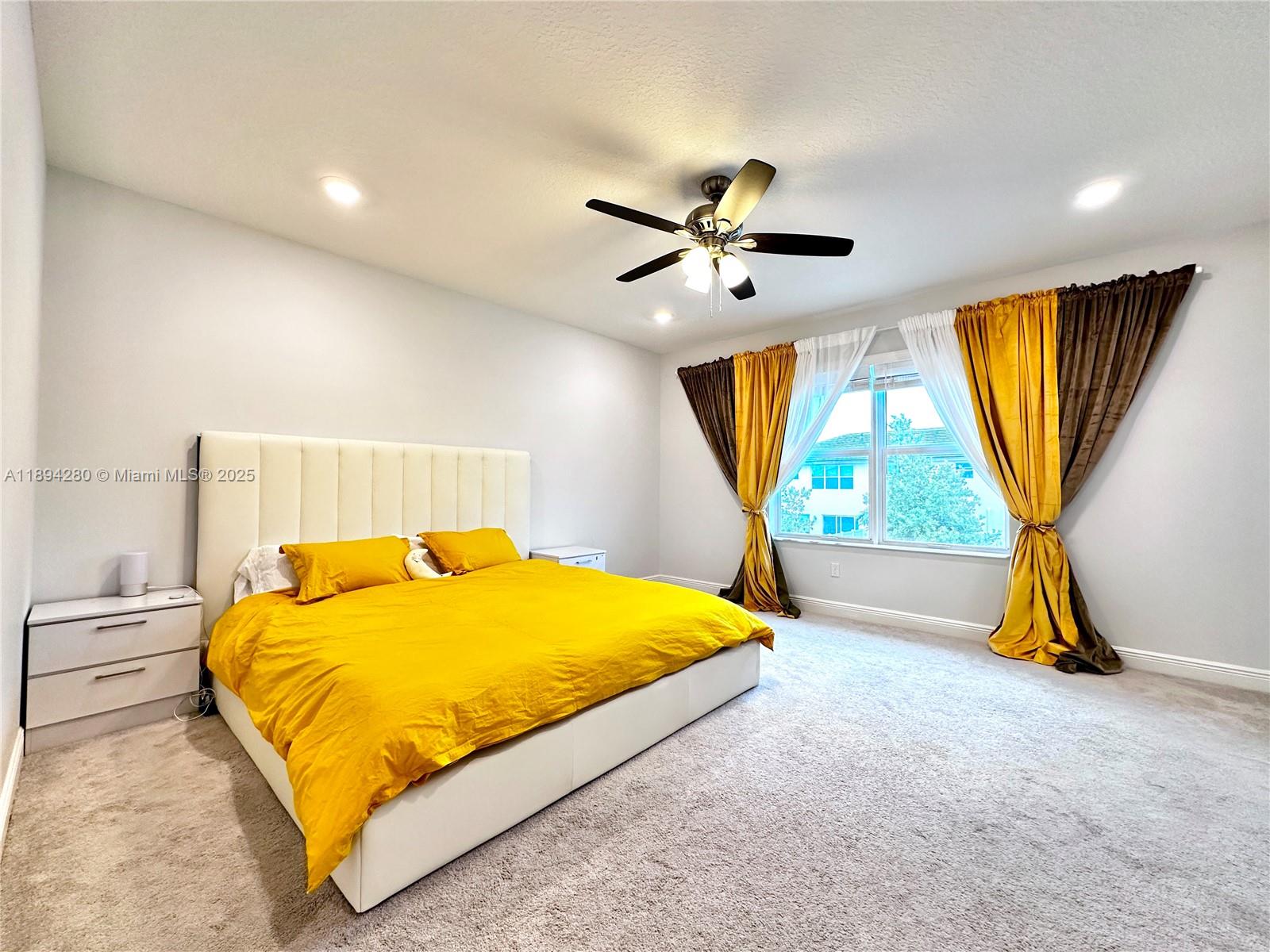 CRYSTAL LAKE 1ST SEC - Residential Lease