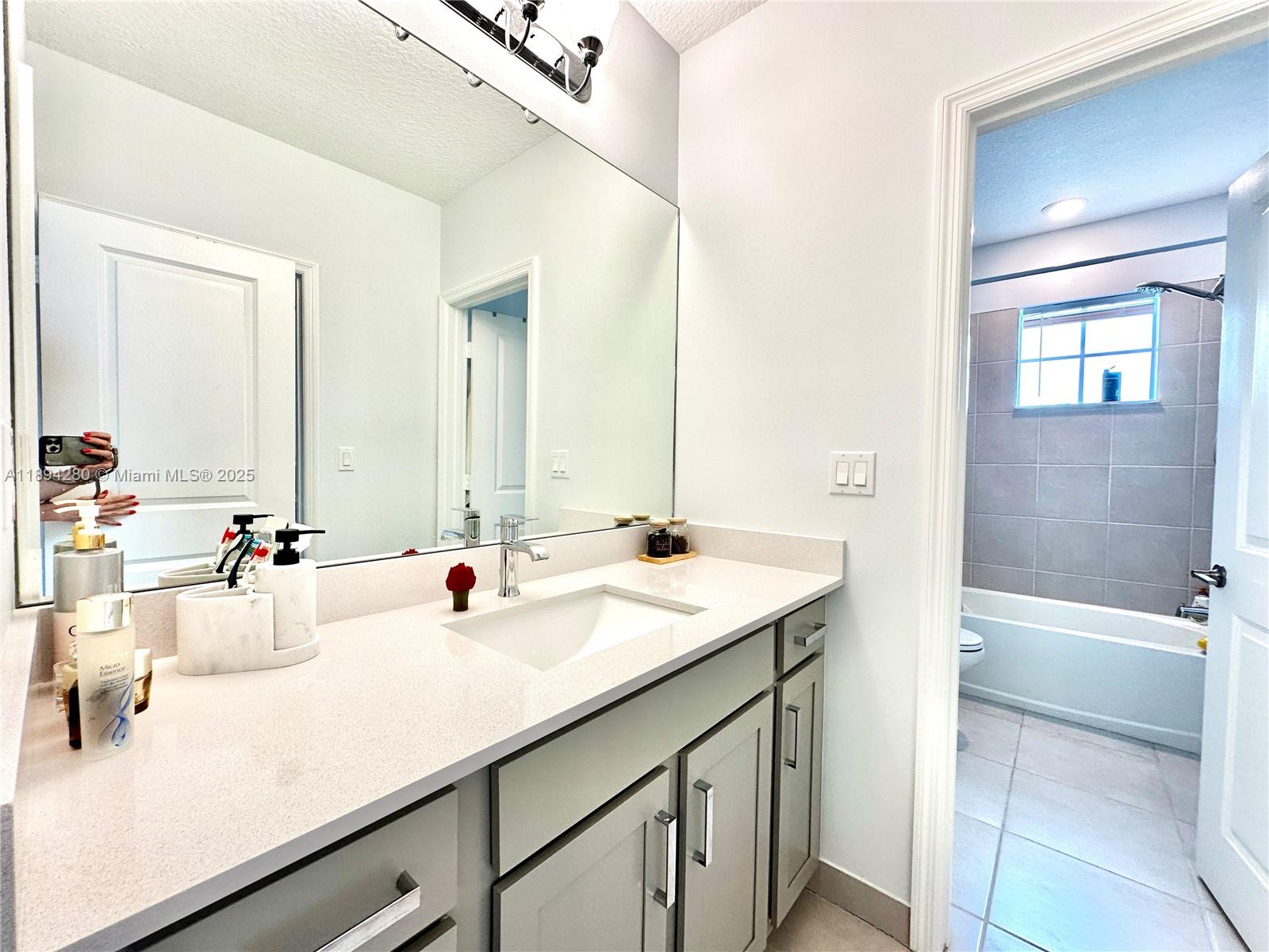 CRYSTAL LAKE 1ST SEC - Residential Lease