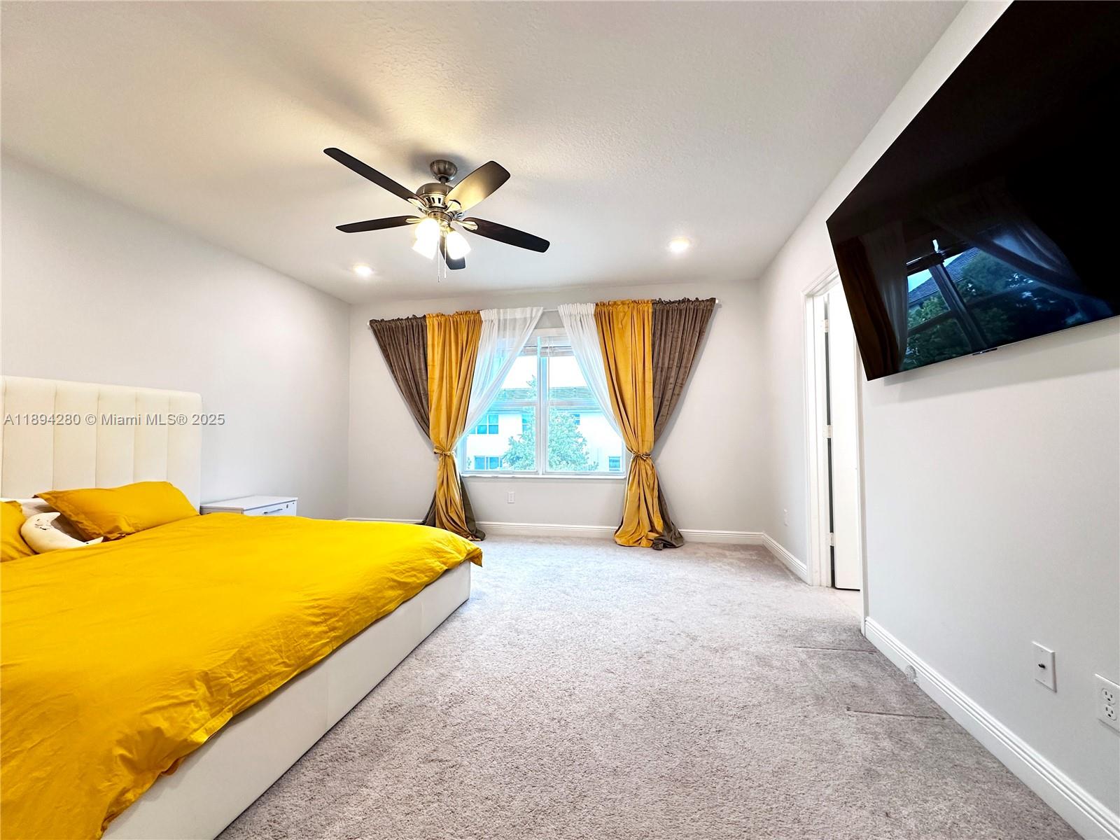 CRYSTAL LAKE 1ST SEC - Residential Lease