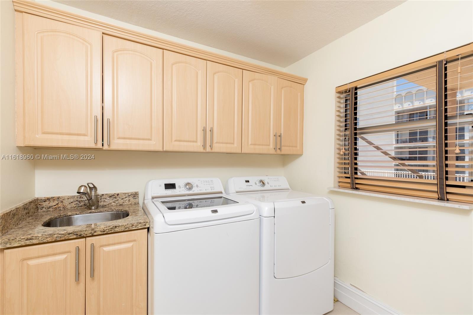 MALAGA TOWERS CONDO - Residential