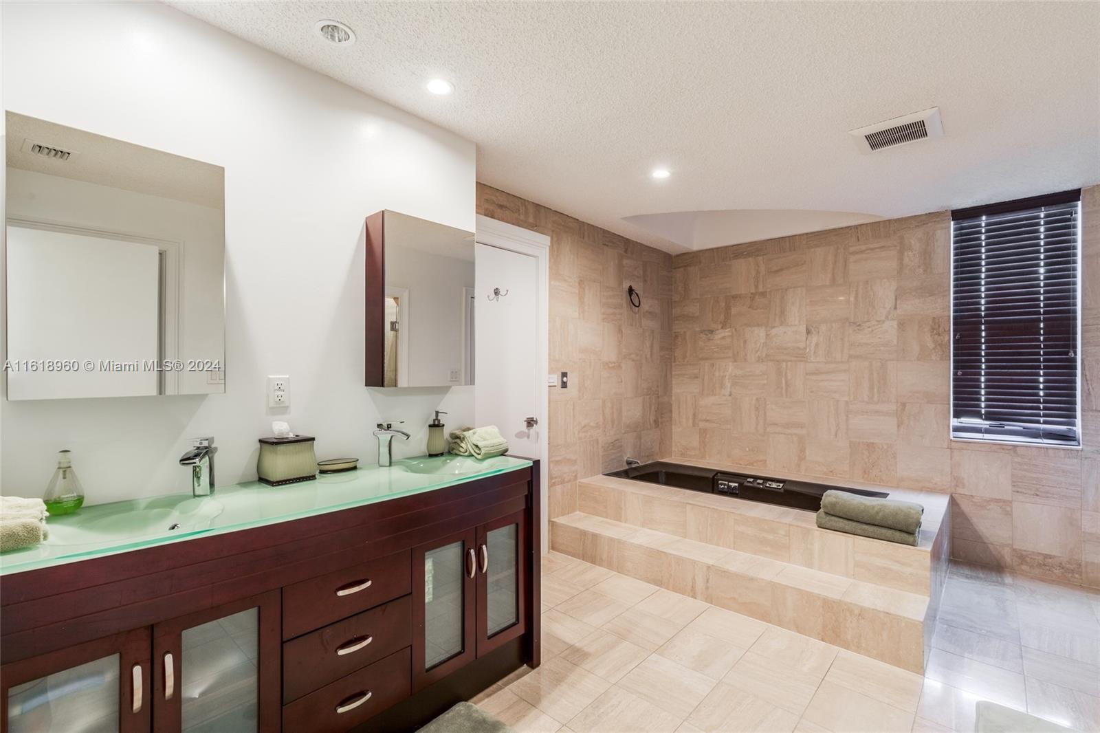 MALAGA TOWERS CONDO - Residential