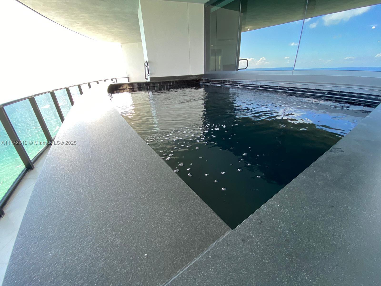 18555 COLLINS AVENUE COND - Residential