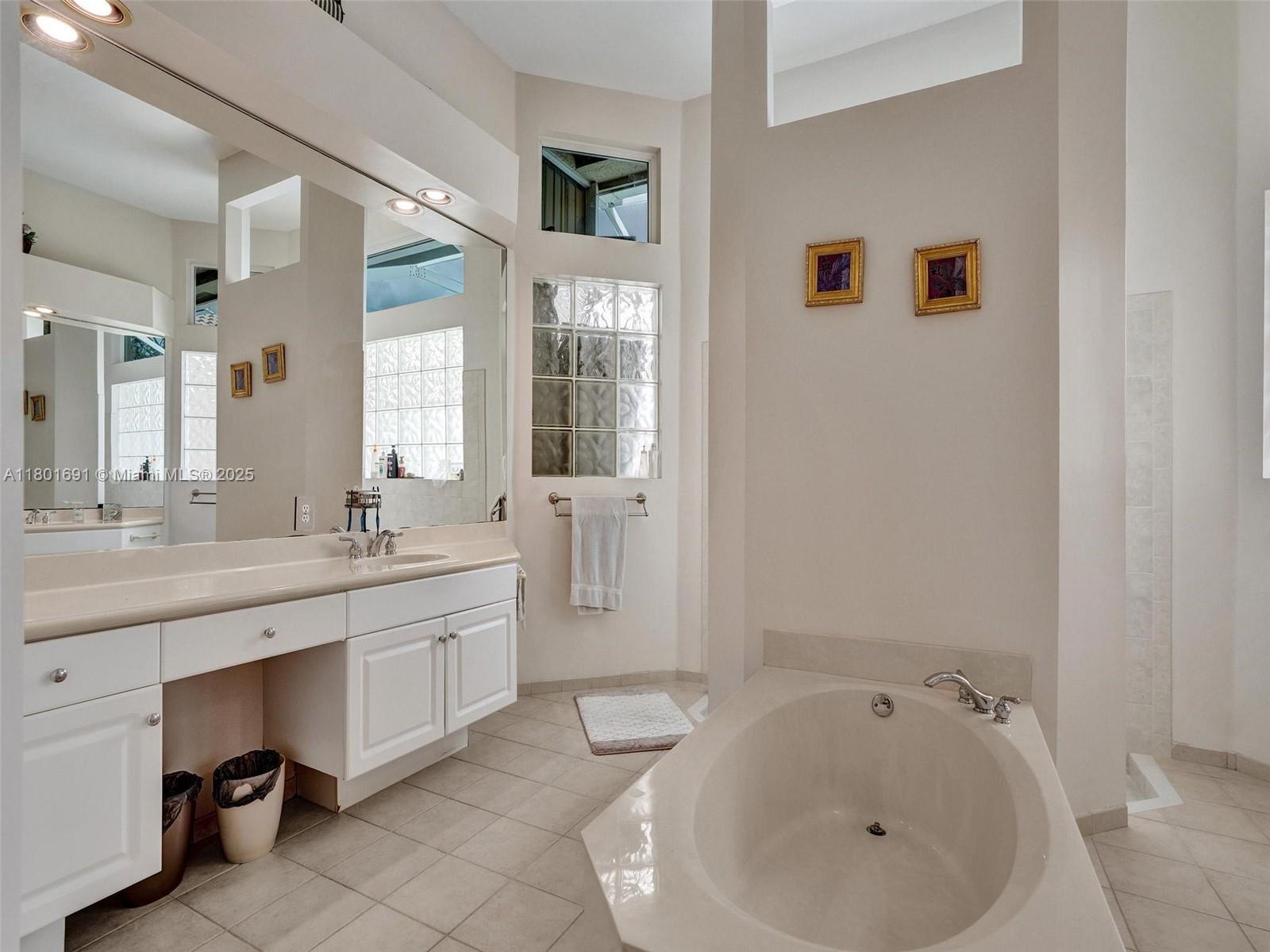 WYNDHAM LAKES CENTRAL - Residential