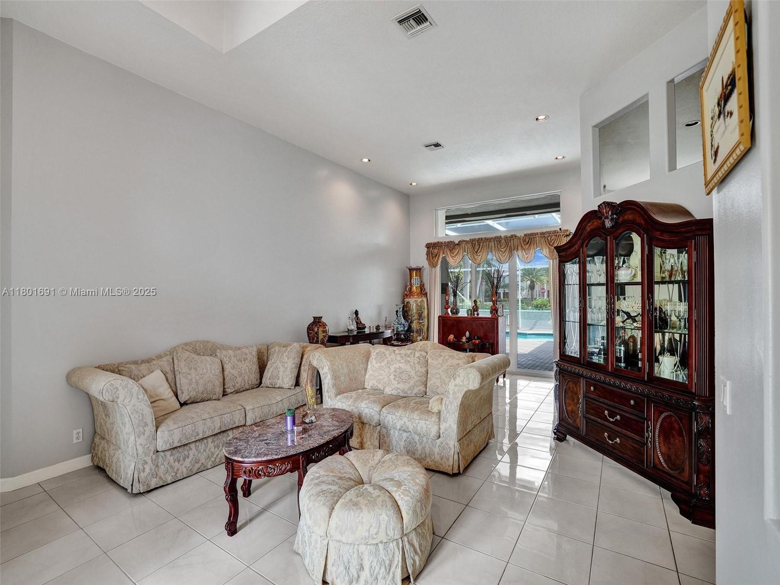 WYNDHAM LAKES CENTRAL - Residential