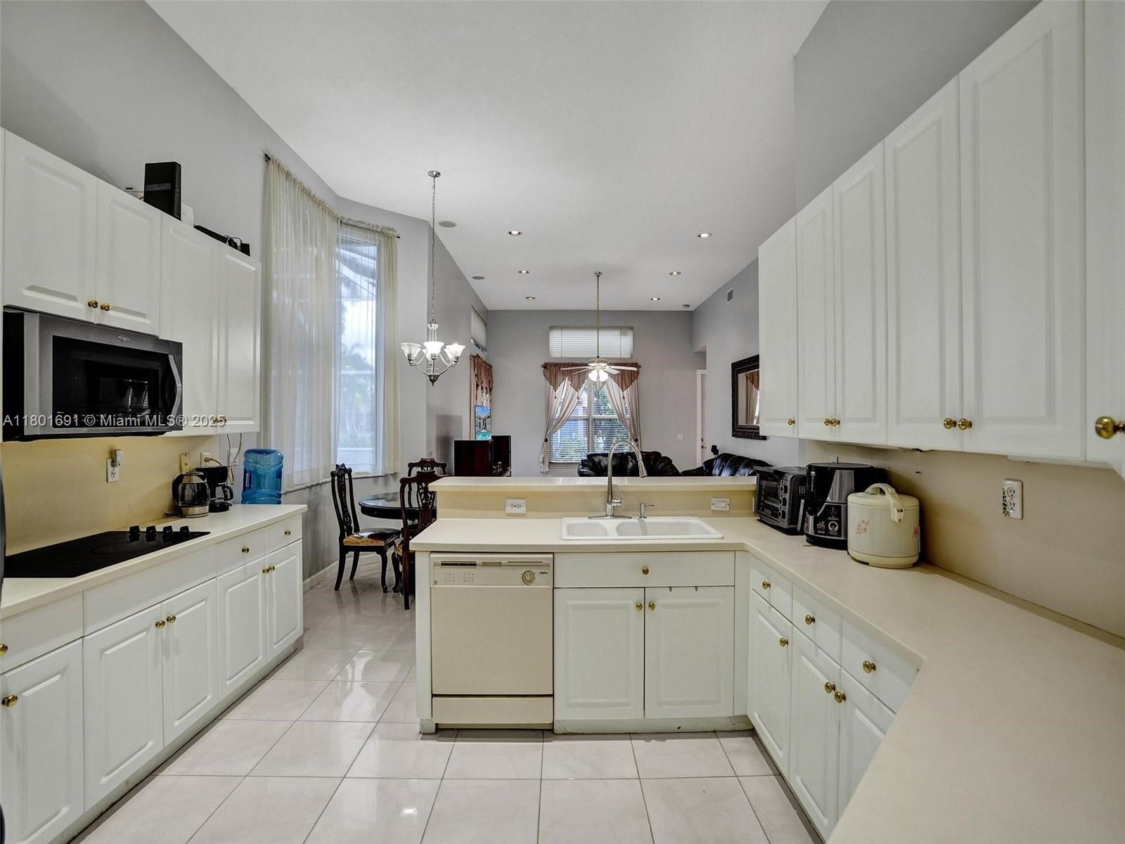 WYNDHAM LAKES CENTRAL - Residential