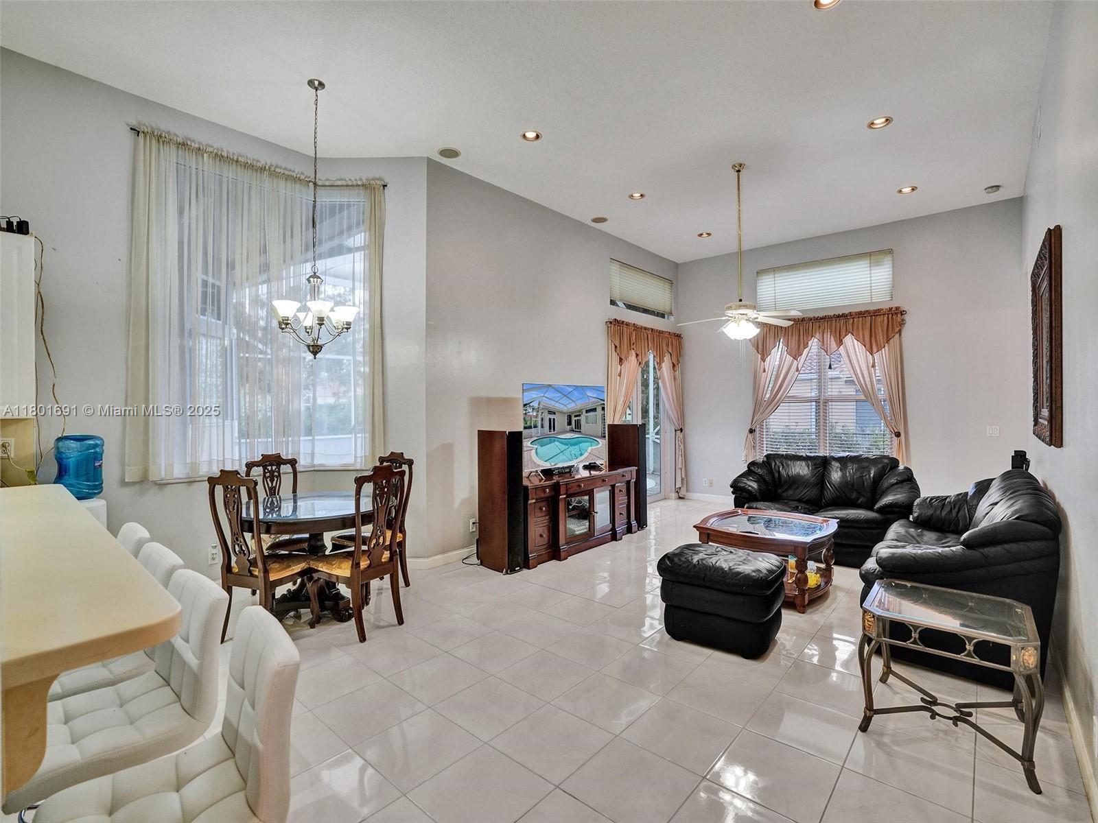 WYNDHAM LAKES CENTRAL - Residential