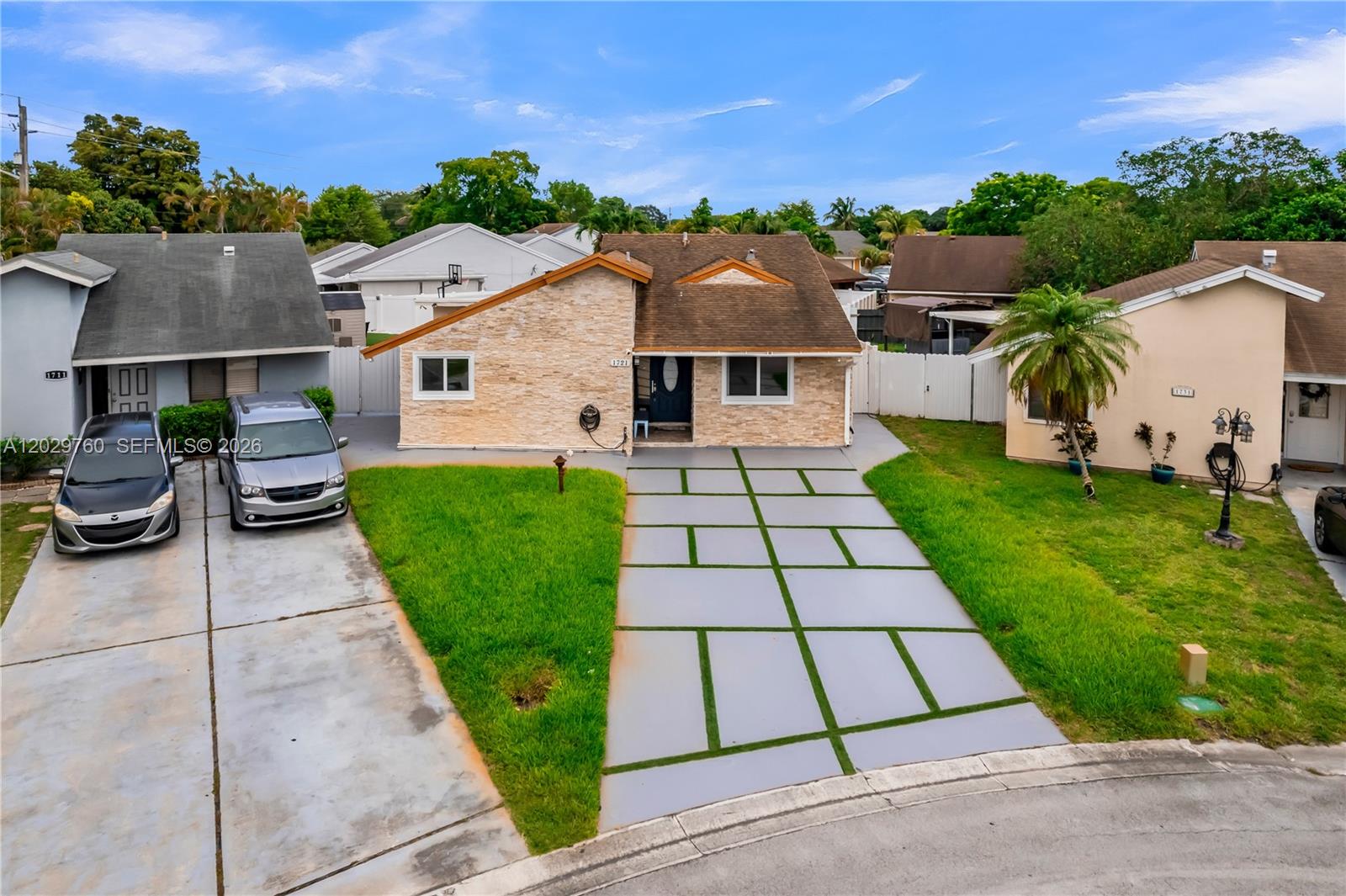 View photos, virtual tours, details... 1721 SW 87th Ter