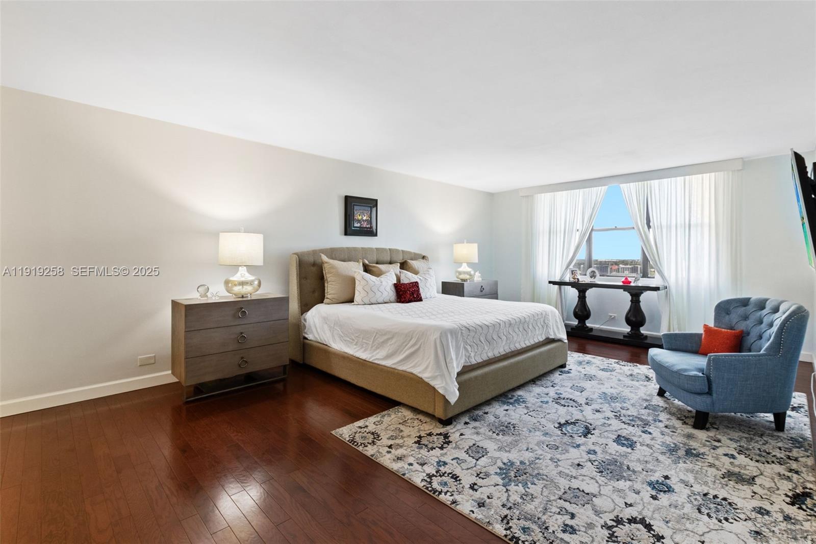 CRICKET CLUB CONDO - Residential