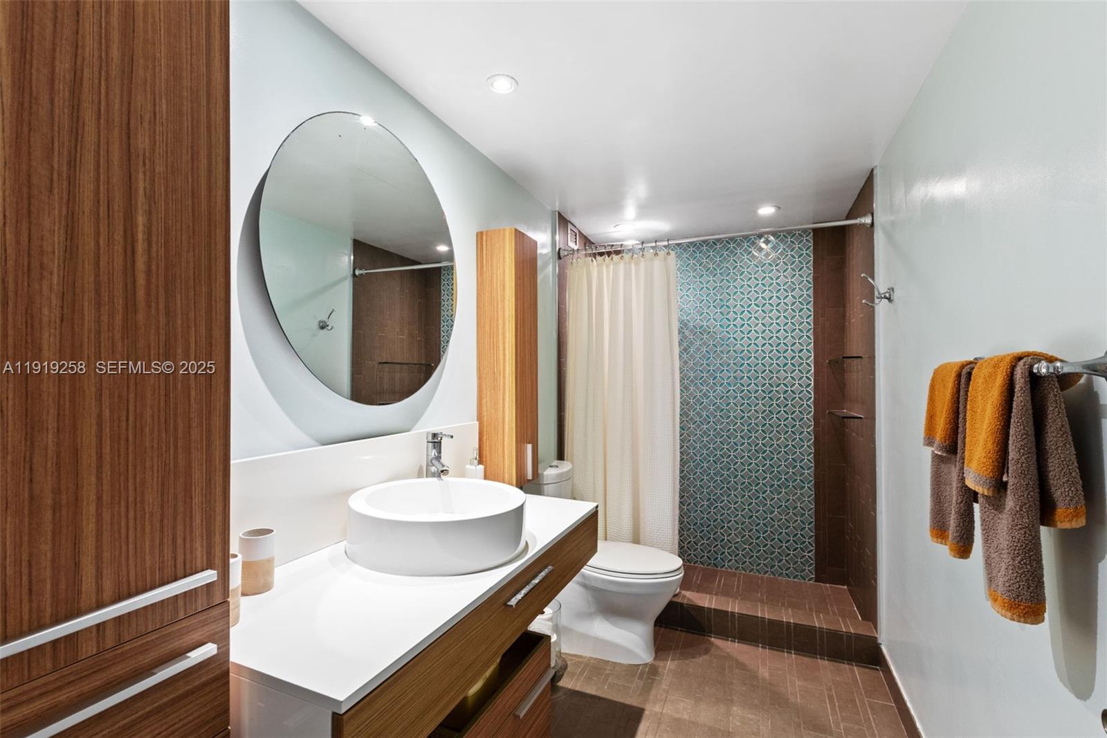 CRICKET CLUB CONDO - Residential