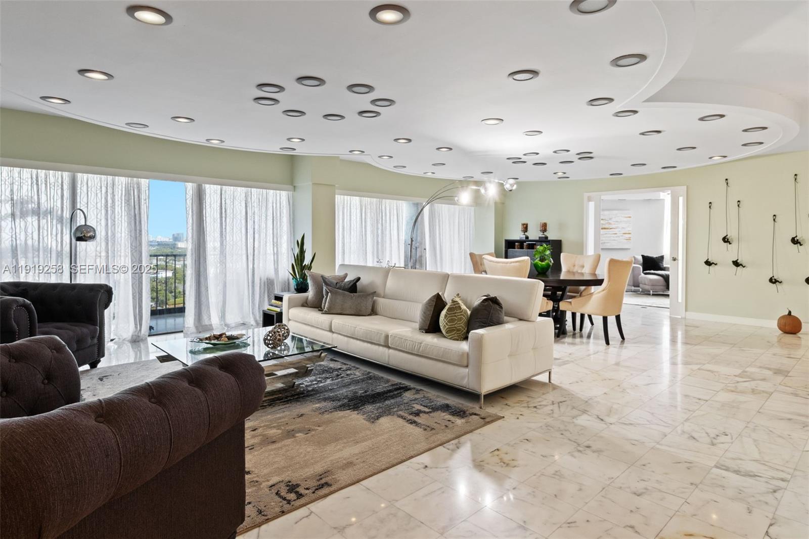 CRICKET CLUB CONDO - Residential