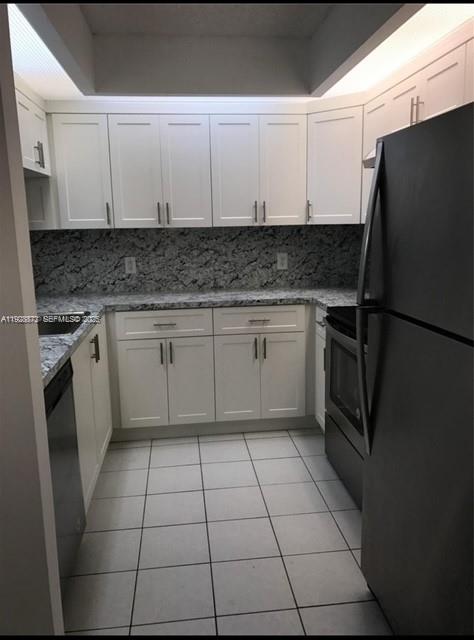 IVANHOE EAST AT CENTURY V - Residential Lease