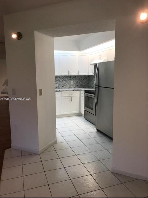 IVANHOE EAST AT CENTURY V - Residential Lease