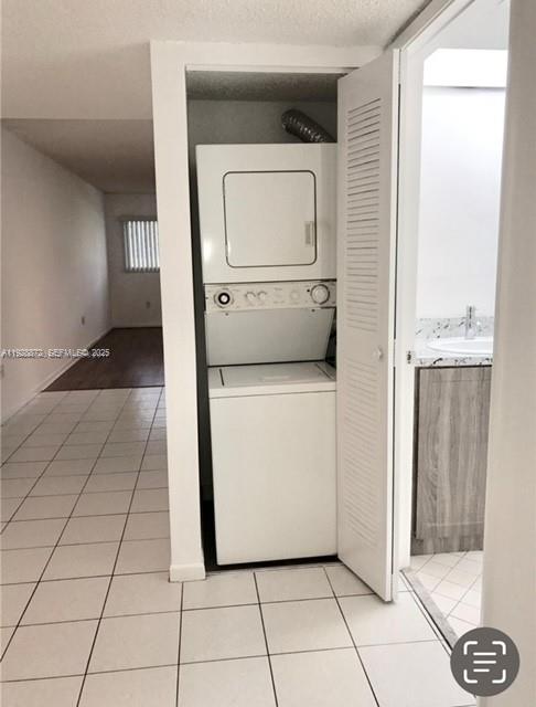 IVANHOE EAST AT CENTURY V - Residential Lease