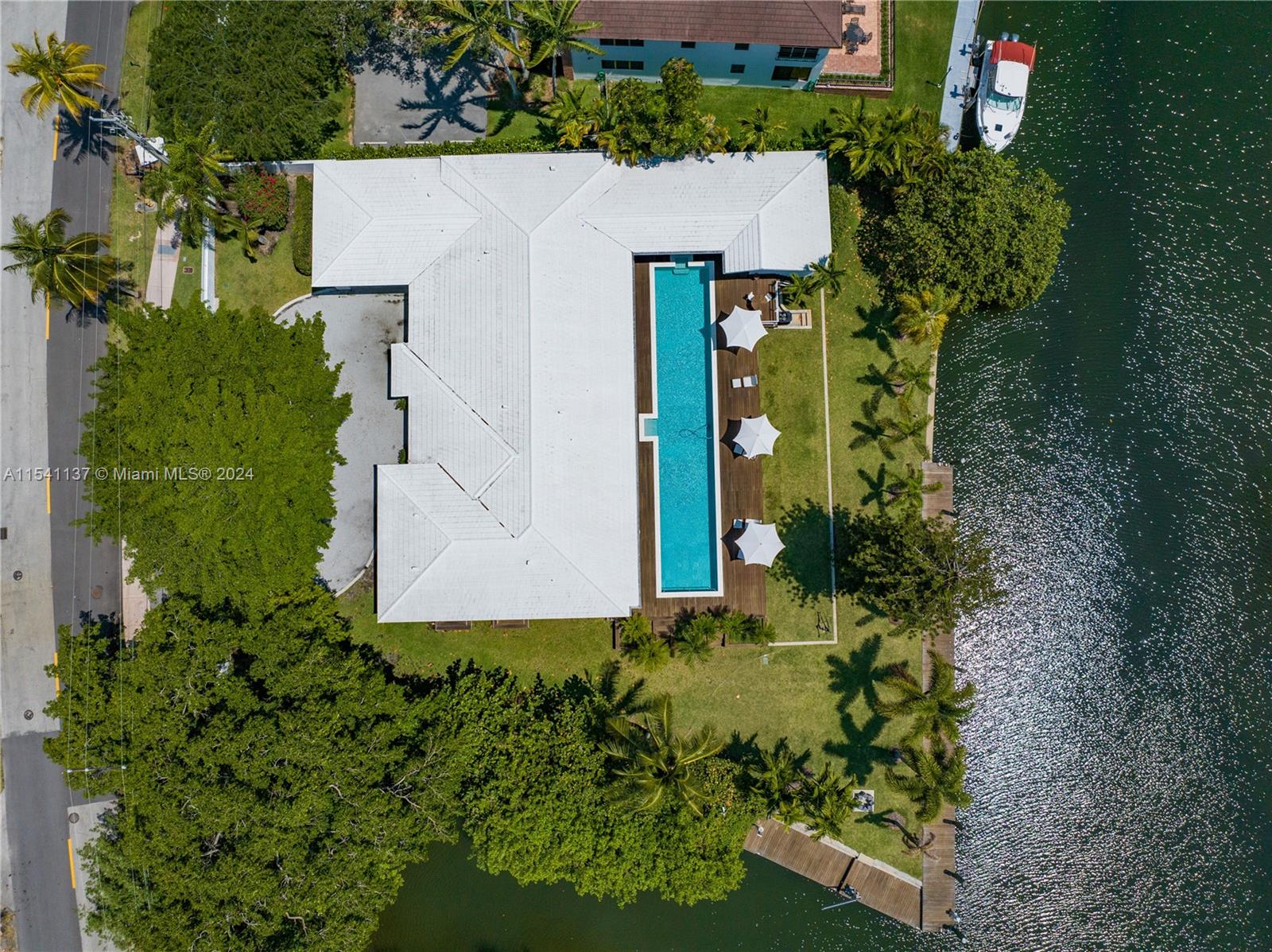 Property for Sale at 1261 S Alhambra Cir Cir, Coral Gables, Broward County, Florida - Bedrooms: 5 
Bathrooms: 7  - $5,950,000