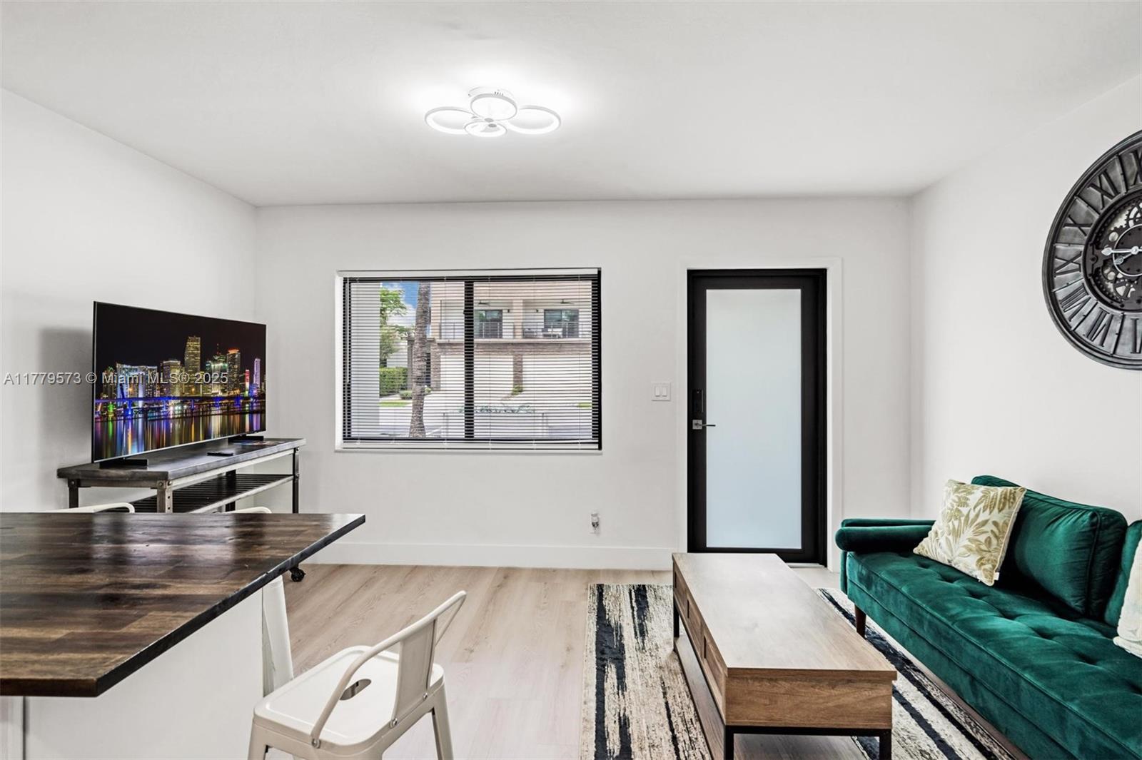 LAUDERDALE - Residential Lease