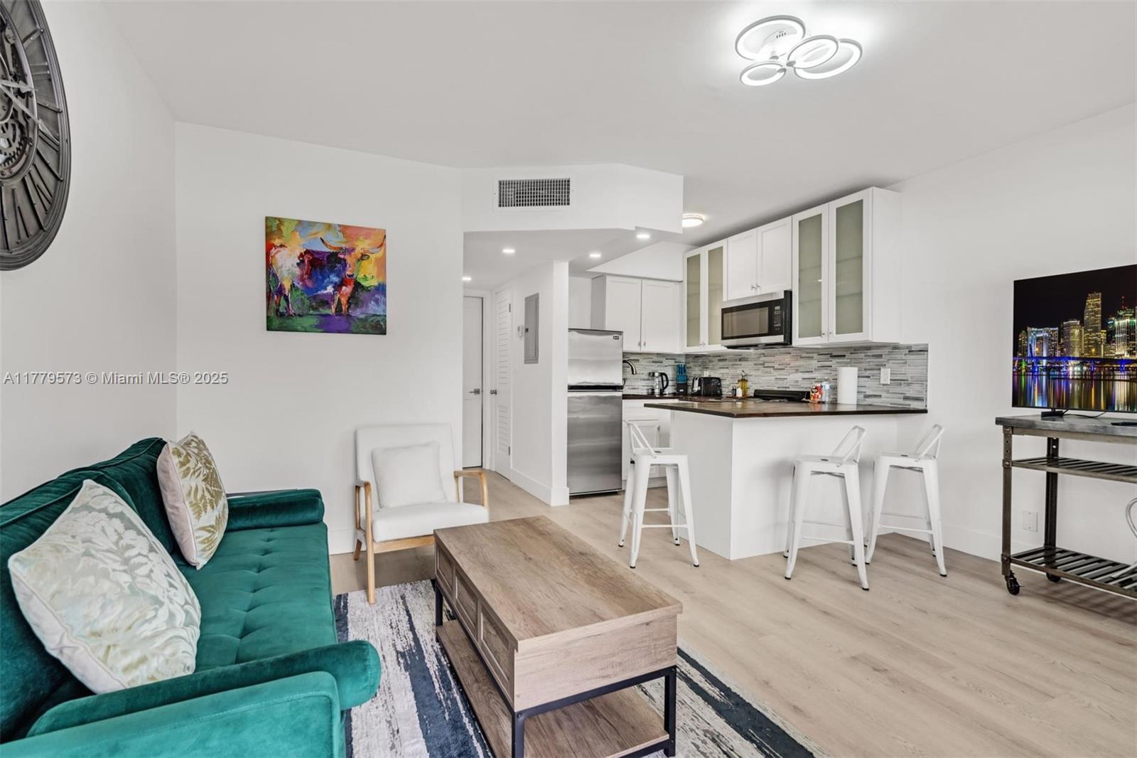 LAUDERDALE - Residential Lease