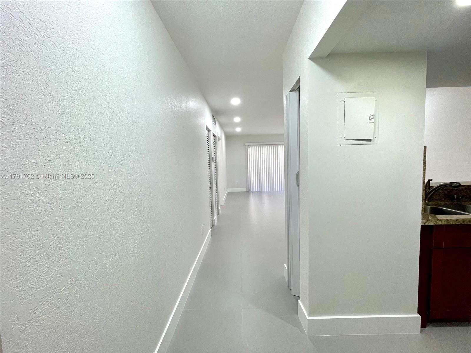 1035 W 77th St 302