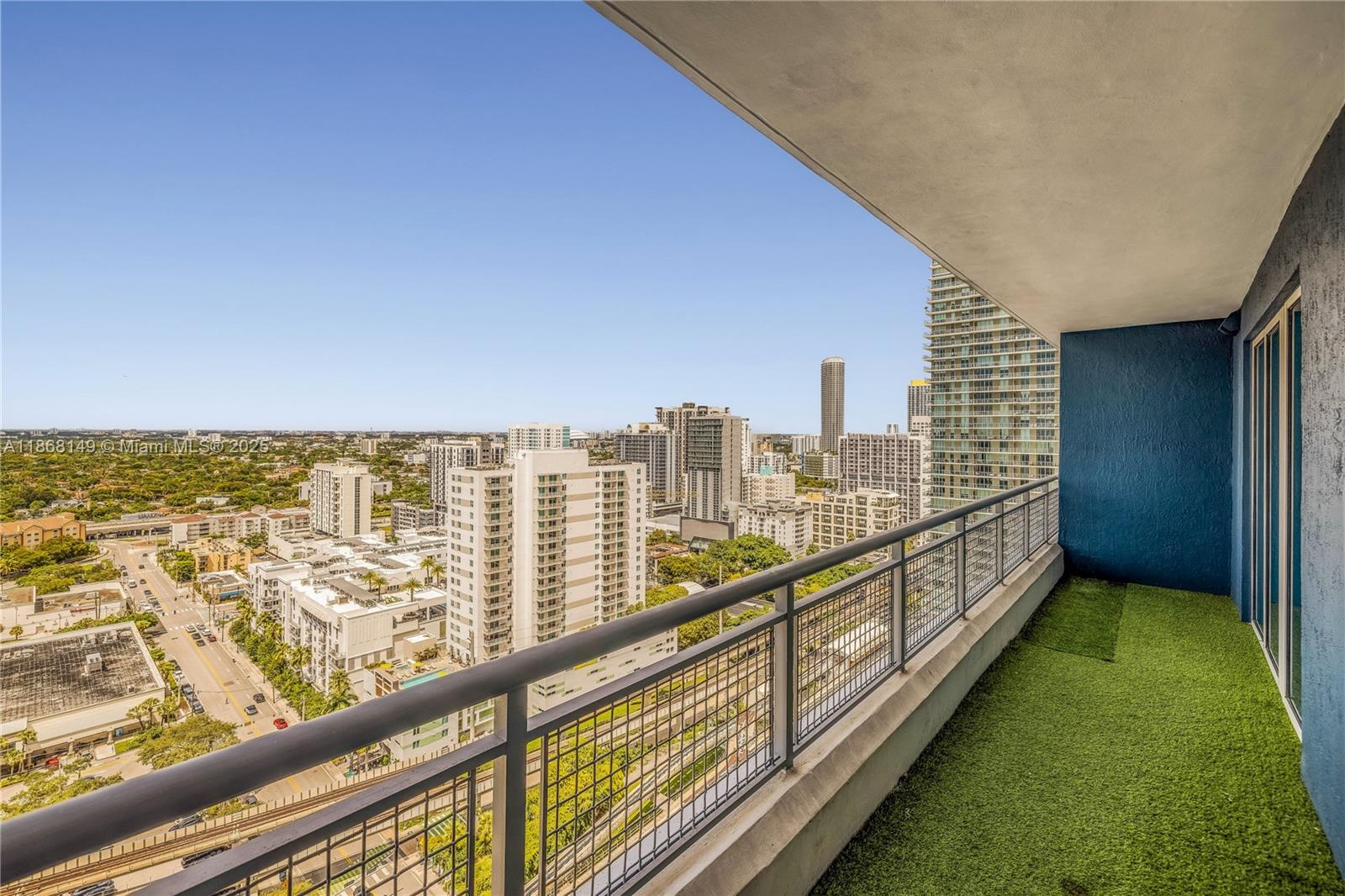 INFINITY AT BRICKELL COND - Residential