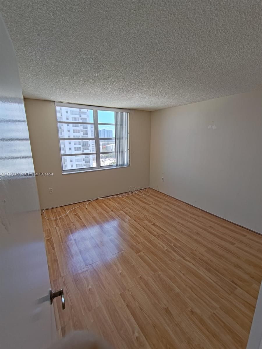 COMMODORE PLAZA CONDO - Residential