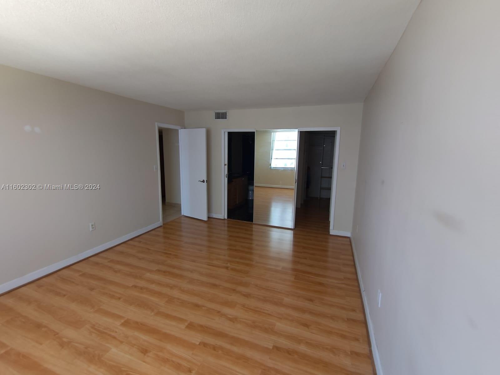 COMMODORE PLAZA CONDO - Residential