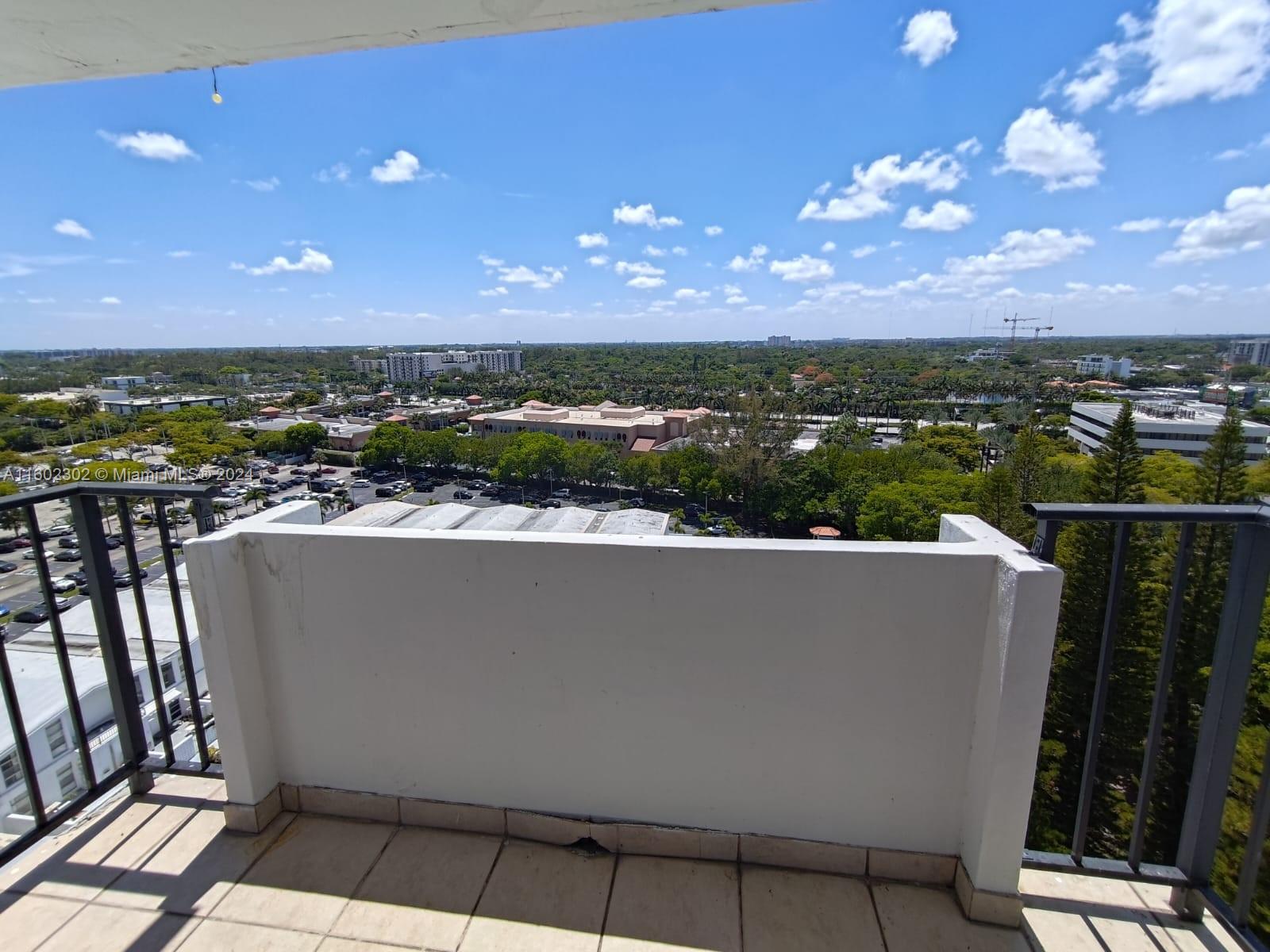 COMMODORE PLAZA CONDO - Residential