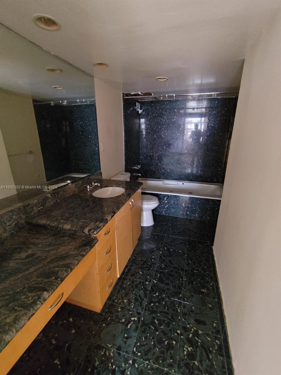 COMMODORE PLAZA CONDO - Residential