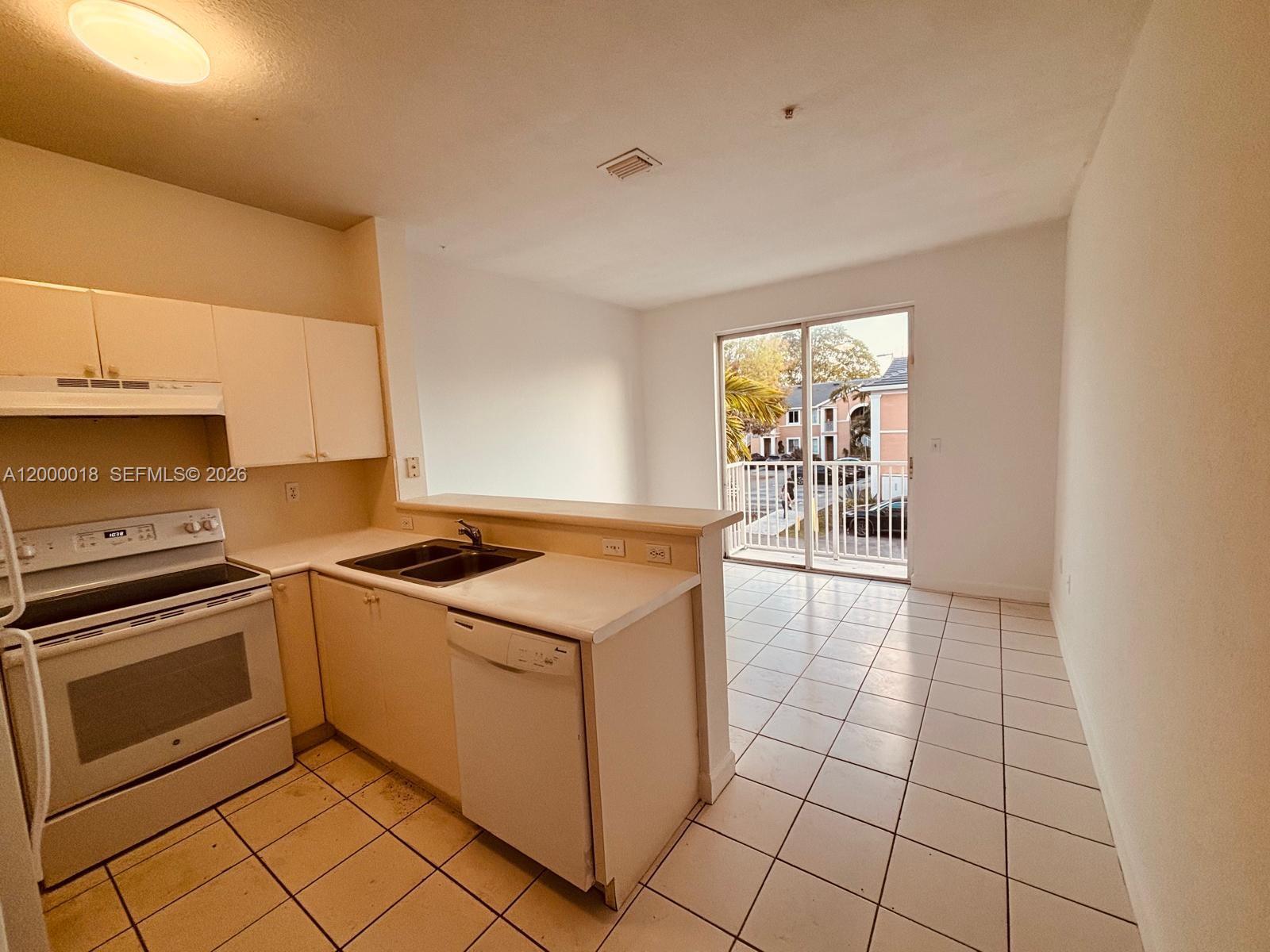 SHOMA HOMES AT COUNTRY CL - Residential Lease