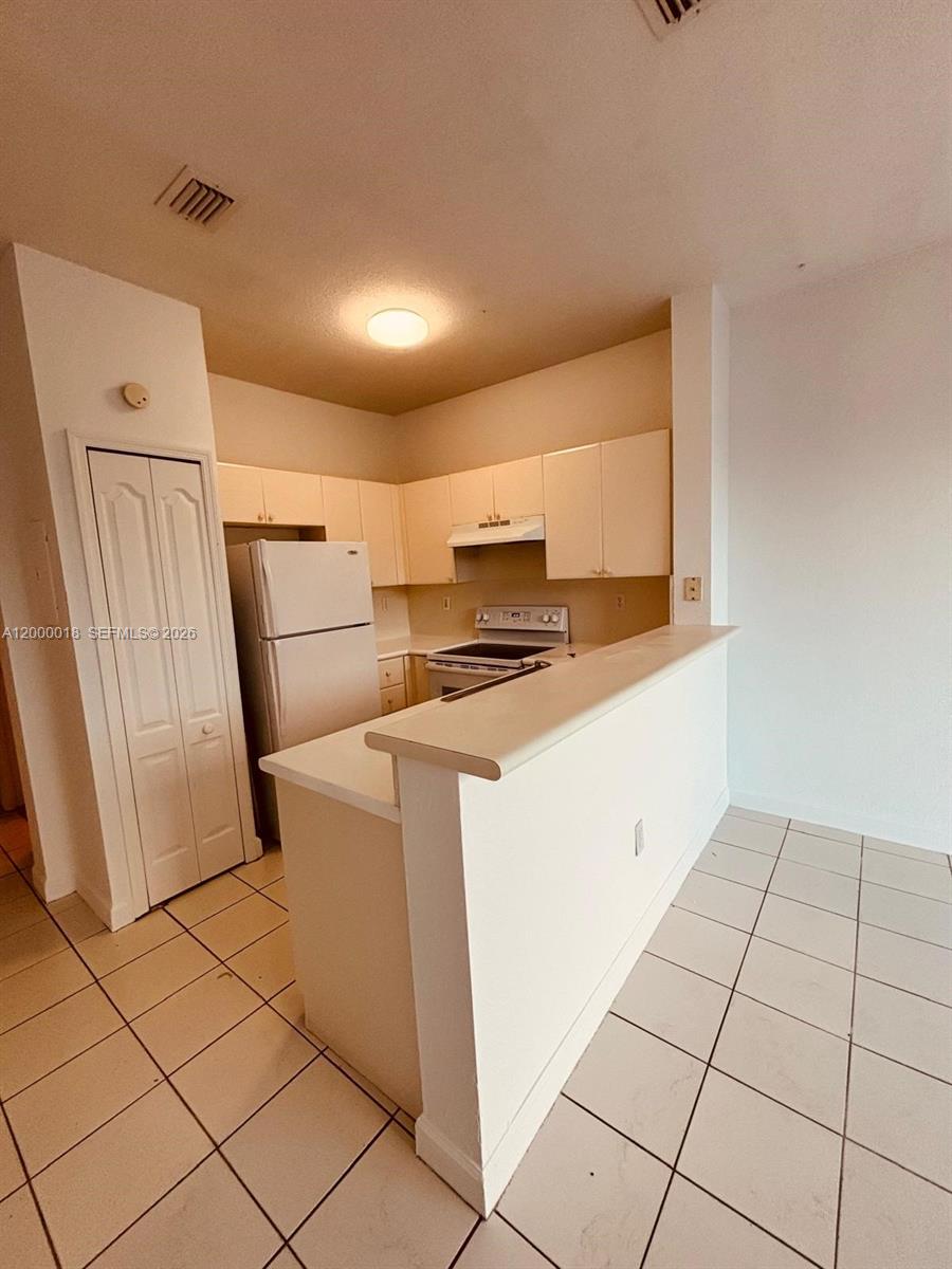 SHOMA HOMES AT COUNTRY CL - Residential Lease