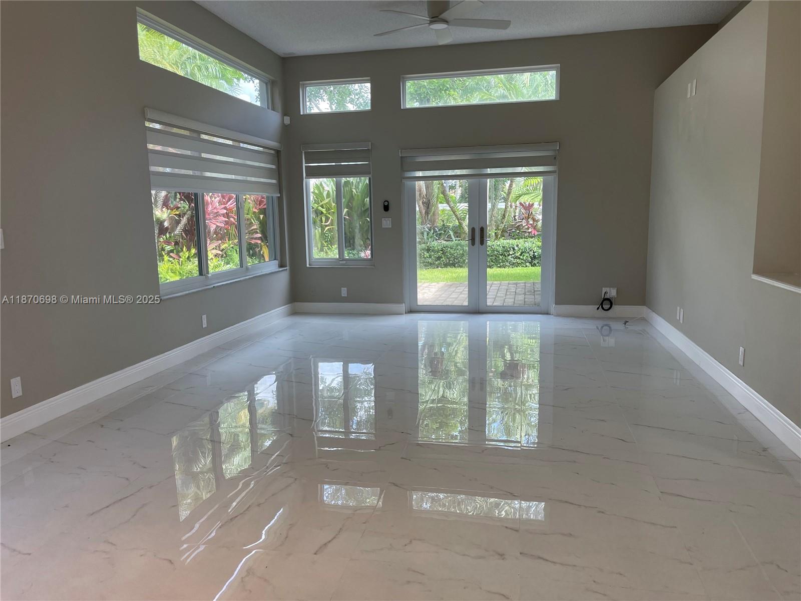 CENTRAL PARK LAKE - Residential