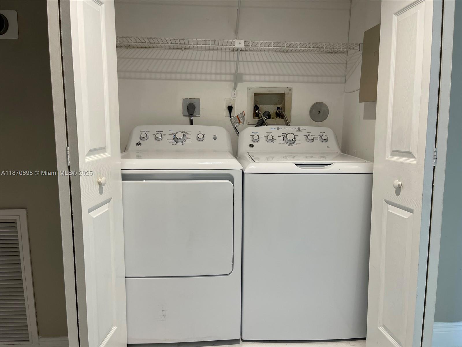 CENTRAL PARK LAKE - Residential