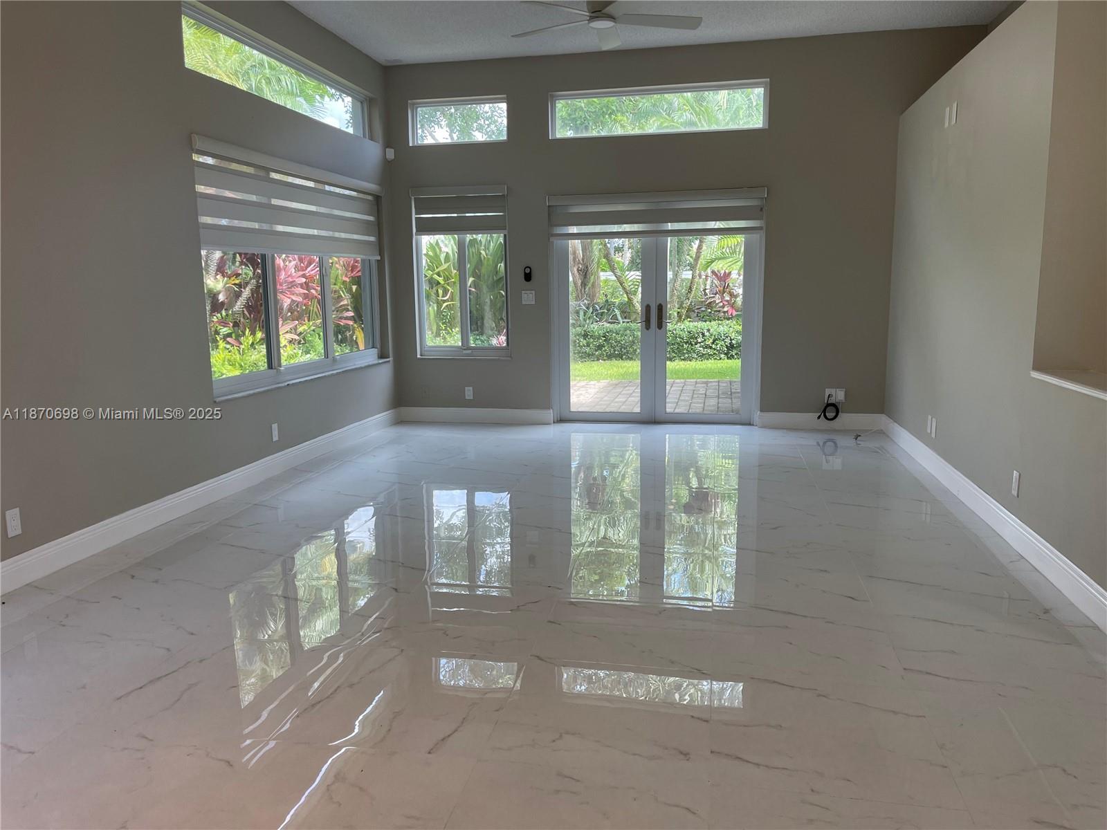 CENTRAL PARK LAKE - Residential