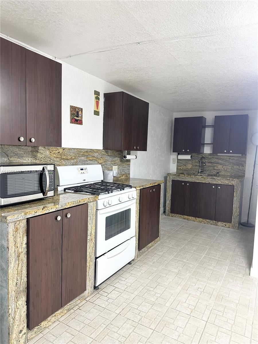 WEST PALM GARDENS 2ND ADD - Residential Lease