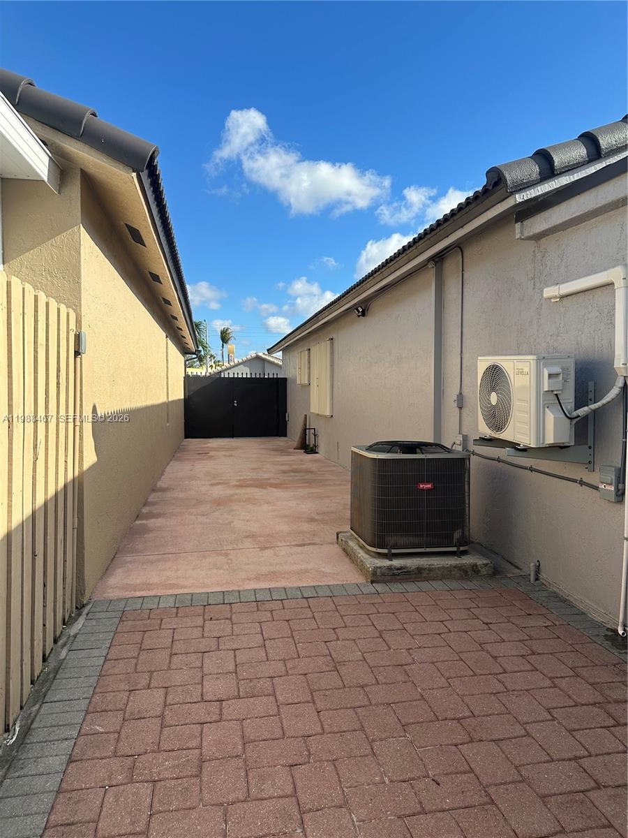 WEST PALM GARDENS 2ND ADD - Residential Lease