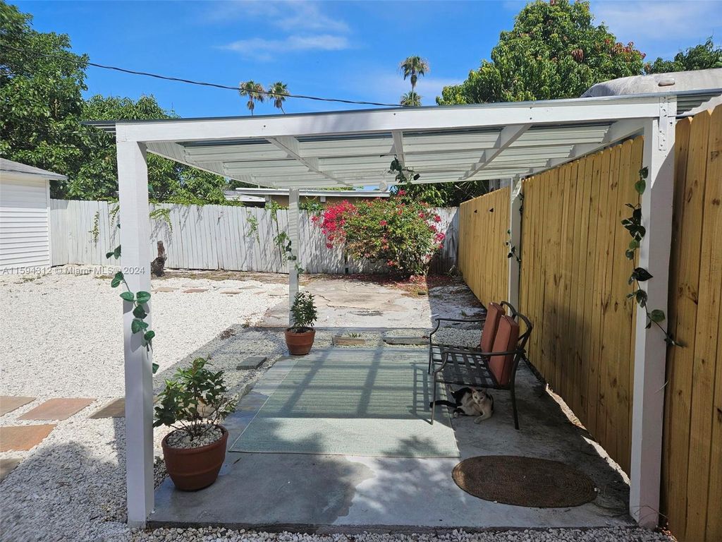 Photo of 1107 Mayflower Rd, Fort Pierce, FL 34950 (MLS # A11594312)