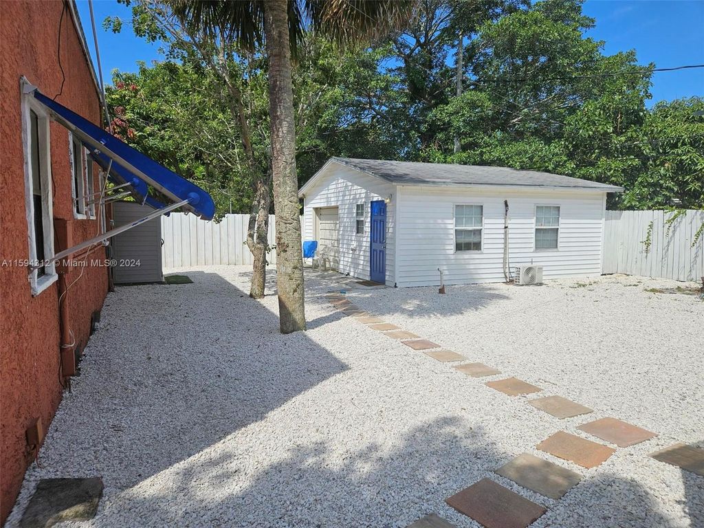 Photo of 1107 Mayflower Rd, Fort Pierce, FL 34950 (MLS # A11594312)