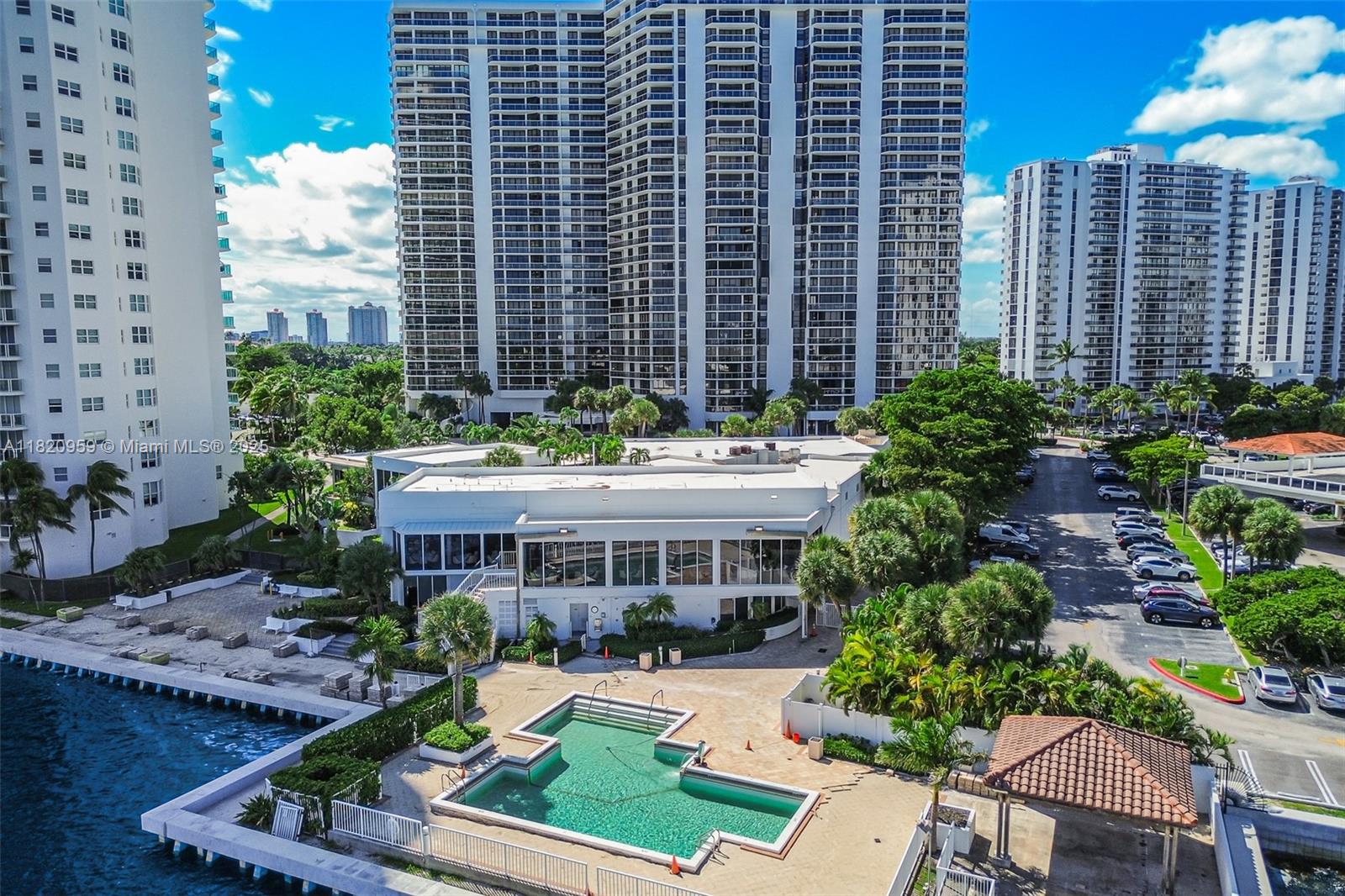 HAMPTONS WEST CONDO - Residential