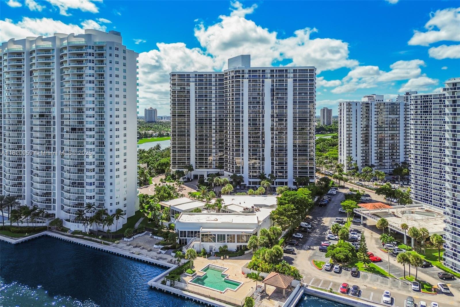 HAMPTONS WEST CONDO - Residential