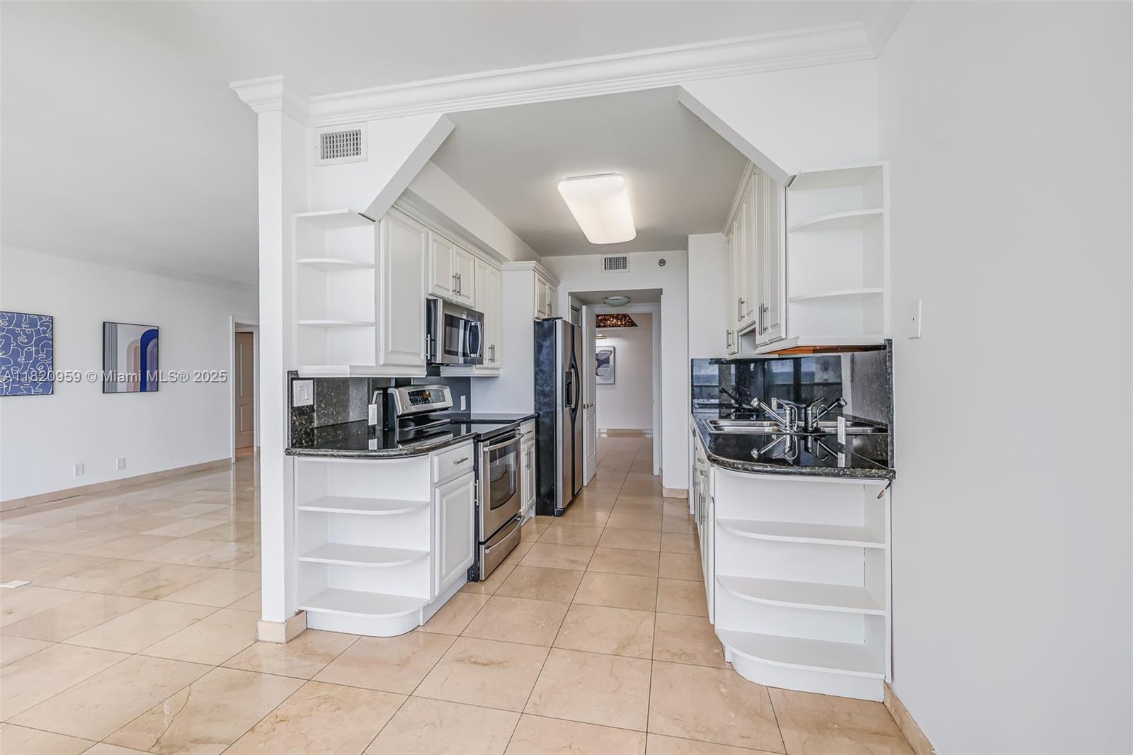 HAMPTONS WEST CONDO - Residential