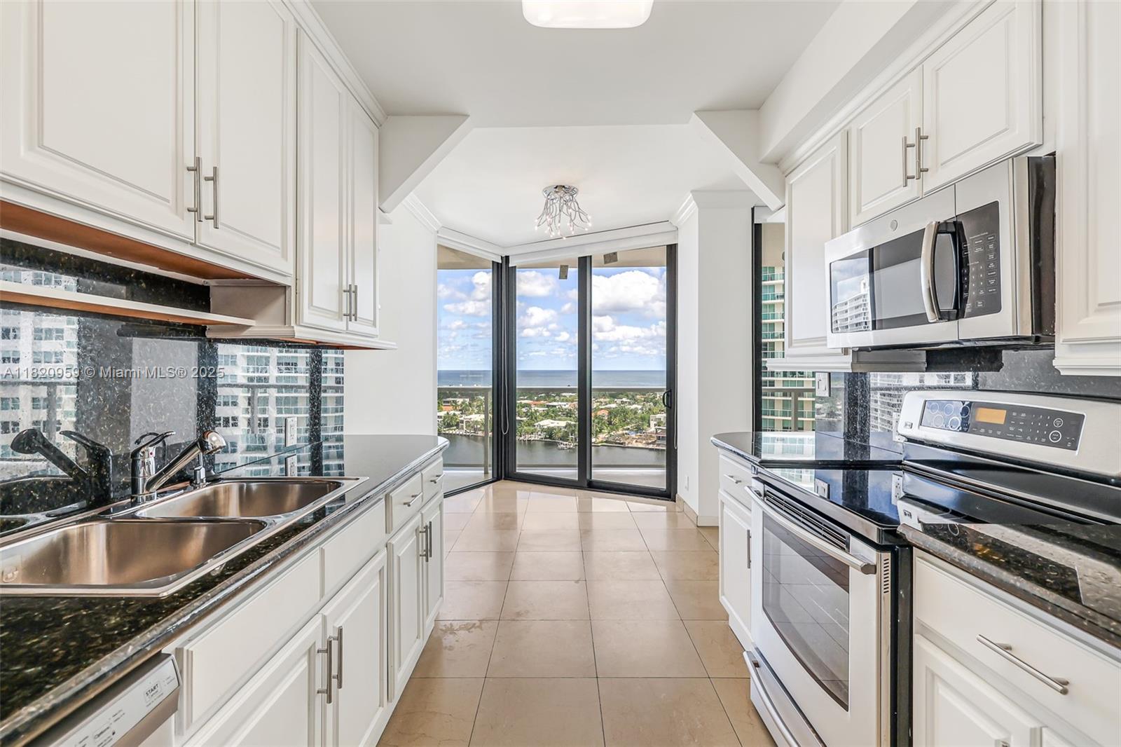 HAMPTONS WEST CONDO - Residential