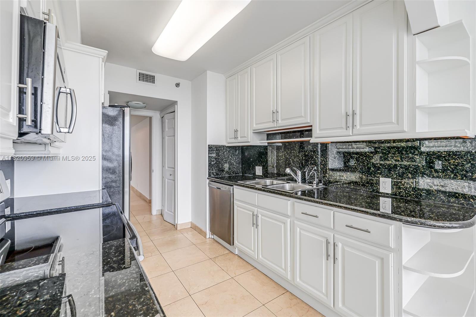 HAMPTONS WEST CONDO - Residential