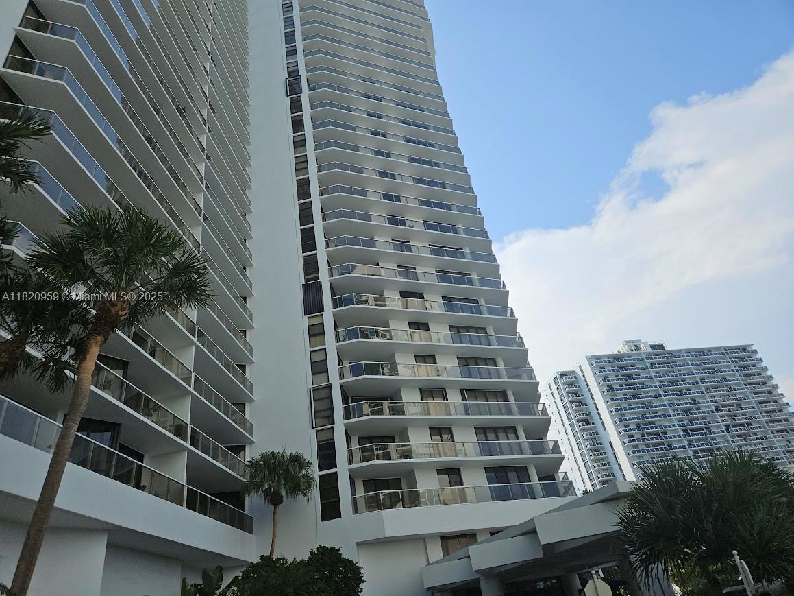 20281 E Country Club Dr 1412